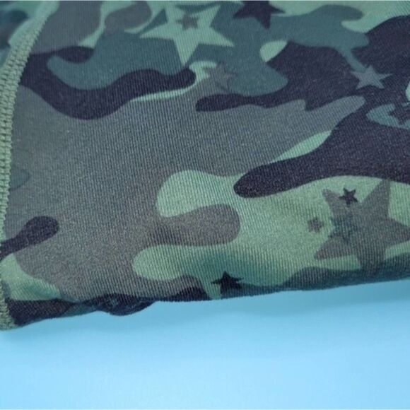 FABLETICS Define PowerHold HighWaisted 7/8 Star Camo Sycamore legging - Picture 11 of 13